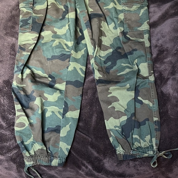 Alice + Olivia Camo Cargo Pants - Picture 5 of 5